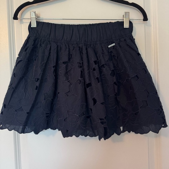 Abercrombie & Fitch Elegant Navy Blue Lace Embroidered Small Mini Skirt - Picture 1 of 6